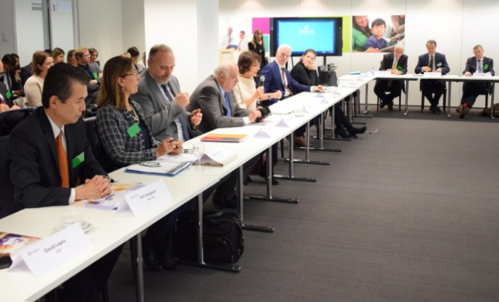 european-commissioners-and-vr_main_2